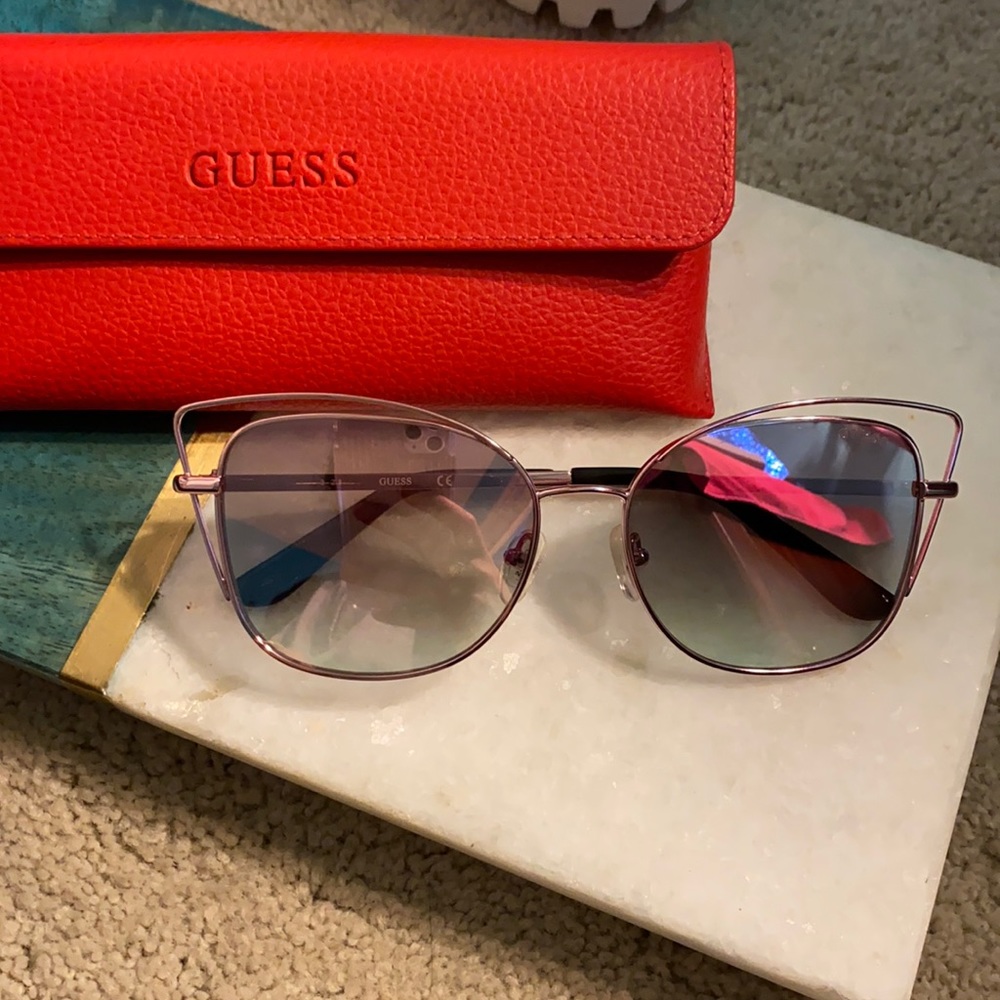 Pink cat eye sunnies